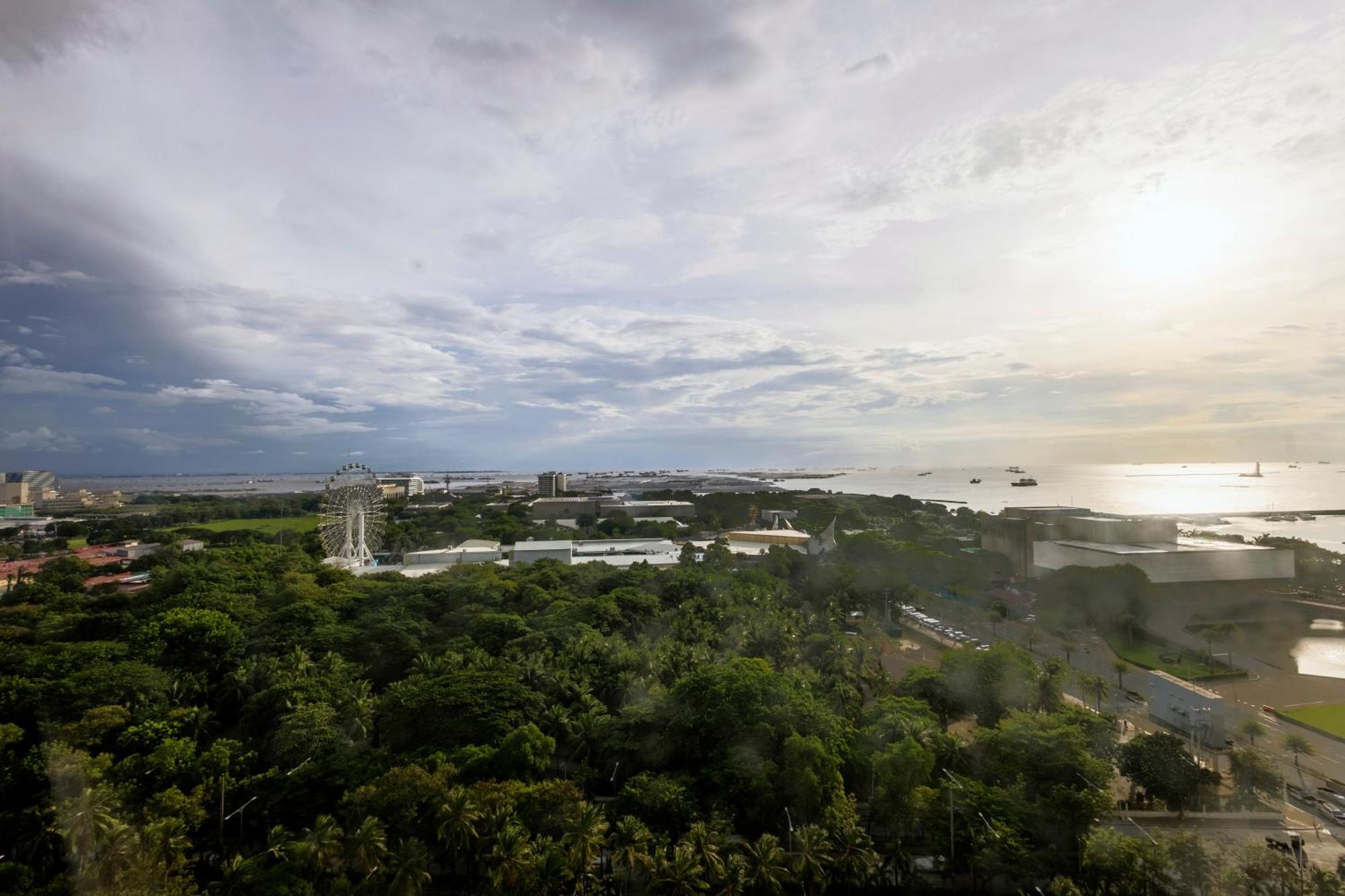 Aparthotel The Radiance Manila Bay Pasay Exterior foto